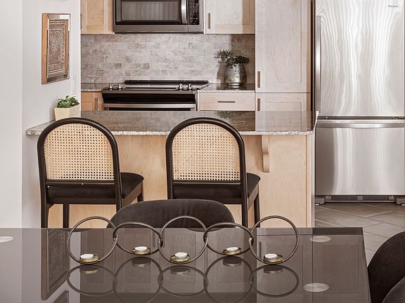 3rd image of 475 Barnet Blvd #B03