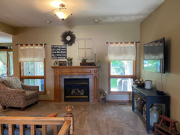 5th image of 3301 Woods Dr