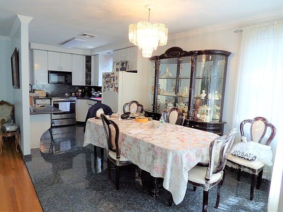 4th image of 1737 E 27th St #2