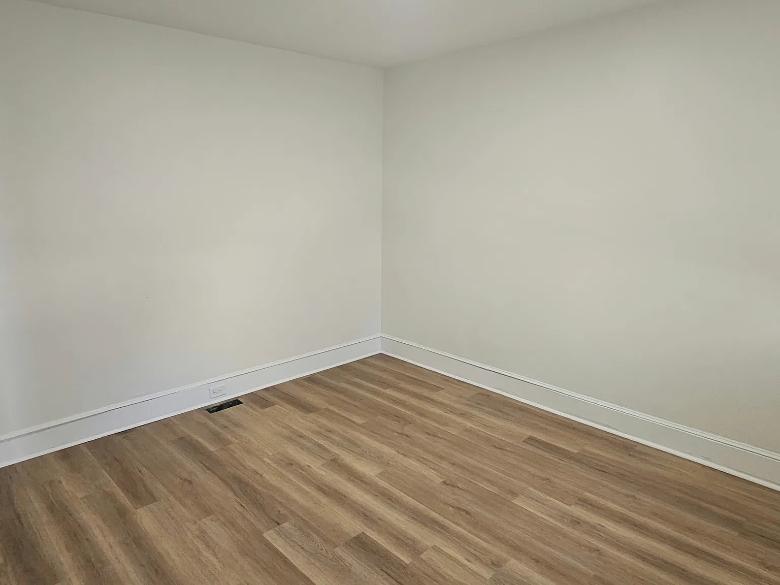 3 bed, 900 sqft, $1,695 — Photo 2