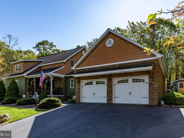 248 Country Club Dr, Hazleton, PA 18202