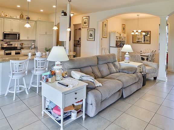 4th image of 1061 SAWGRASS DRIVE