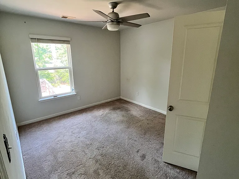 216 Spencer Cir — Photo 8
