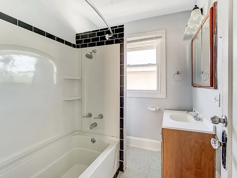 3627 Zinsle Ave — Photo 8
