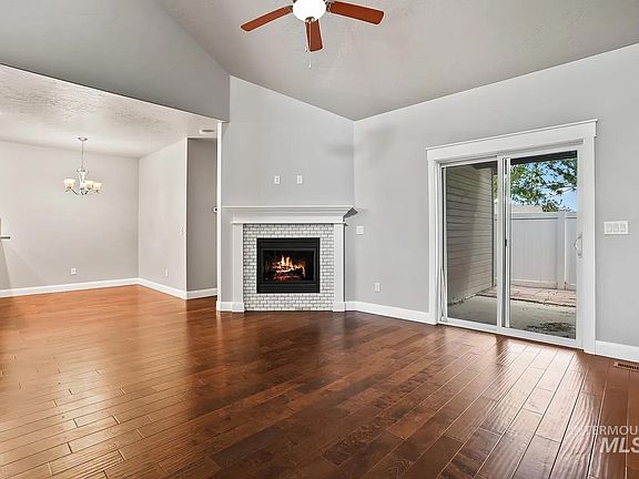4th image of 2082 W Pine Ave
