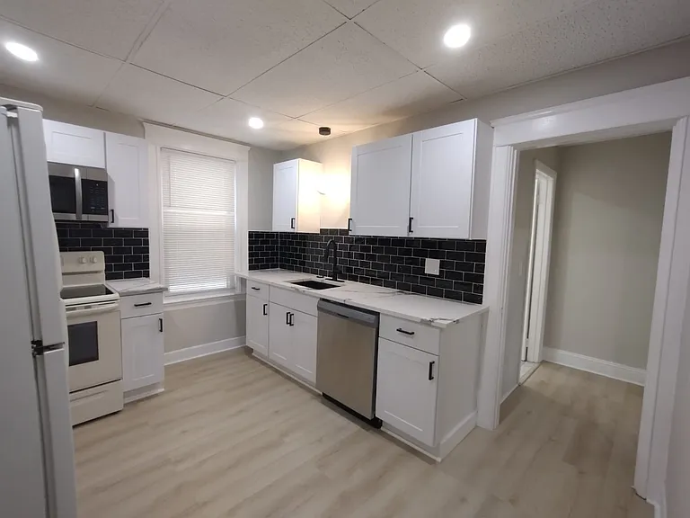 172 N Main St #2NDF — Photo 2