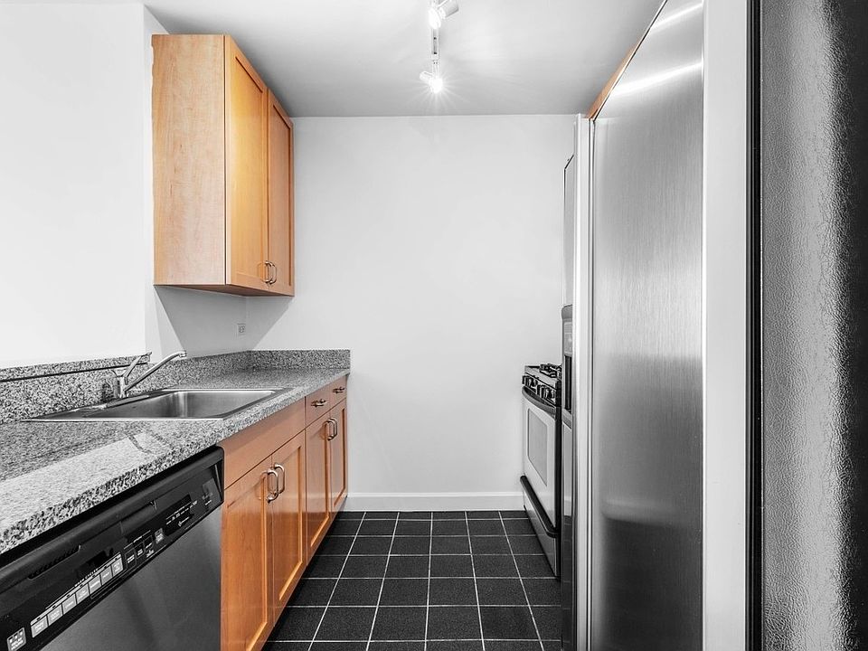 1st image of 420 W 42nd St APT 33H