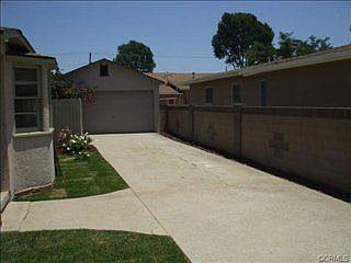 4th image of 15336 Cabell Ave