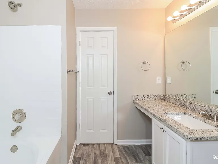 7206 Bridgeport Ct — Photo 11