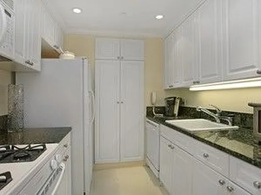 Rented by Douglas Elliman | media 15