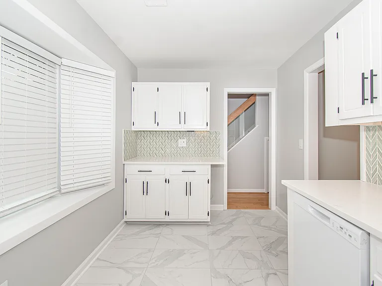 118 Camelot Ct — Photo 3