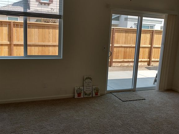 5th image of 713 Sandstone Dr