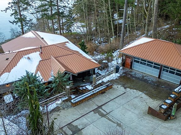2nd image of 1822 Seacrest Drive