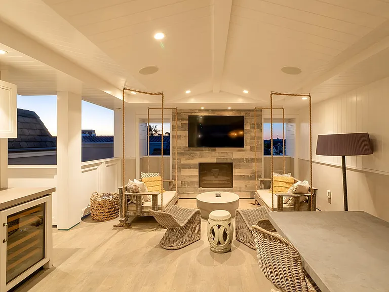 1215 E Balboa Blvd — Photo 40