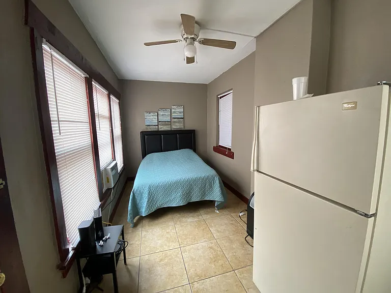 1126 E San Antonio Ave #6 — Photo 8