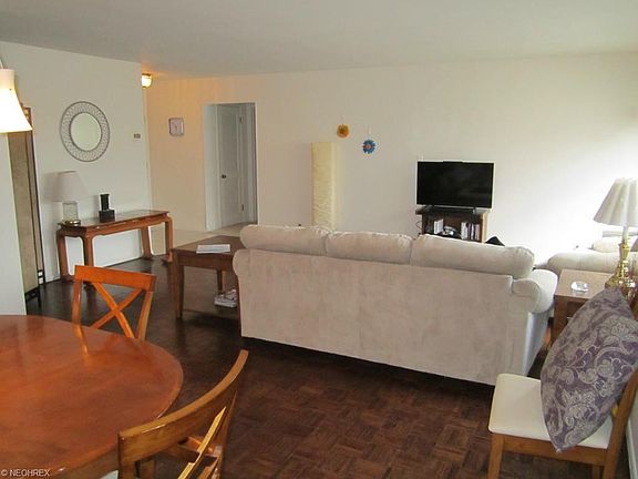 4th image of 18975 Van Aken Blvd APT 506