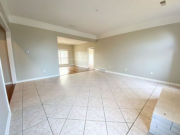 3rd image of 5561 Patsy Cir W