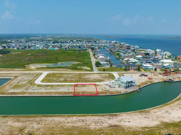 1017 Saint Kitts Dr, Rockport, TX 78382