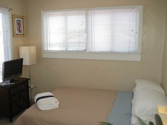 3rd image of 807 Kingston Ct