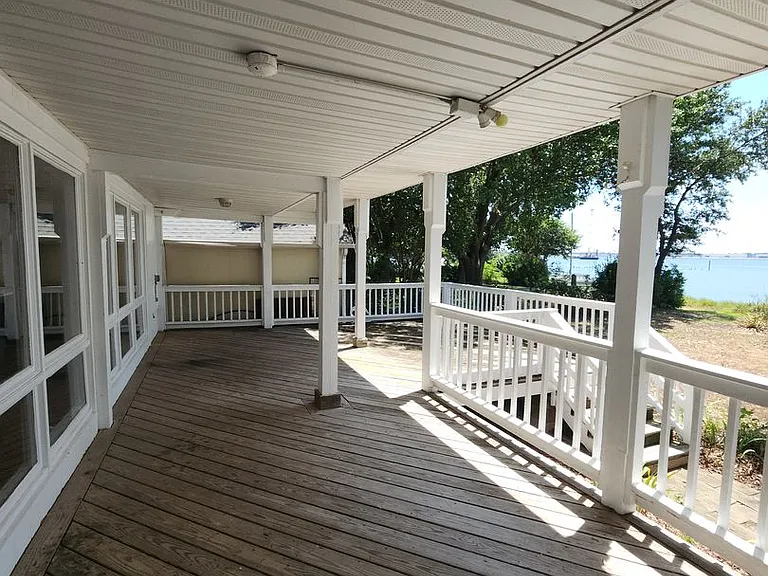 1331 Bayville St — Photo 52
