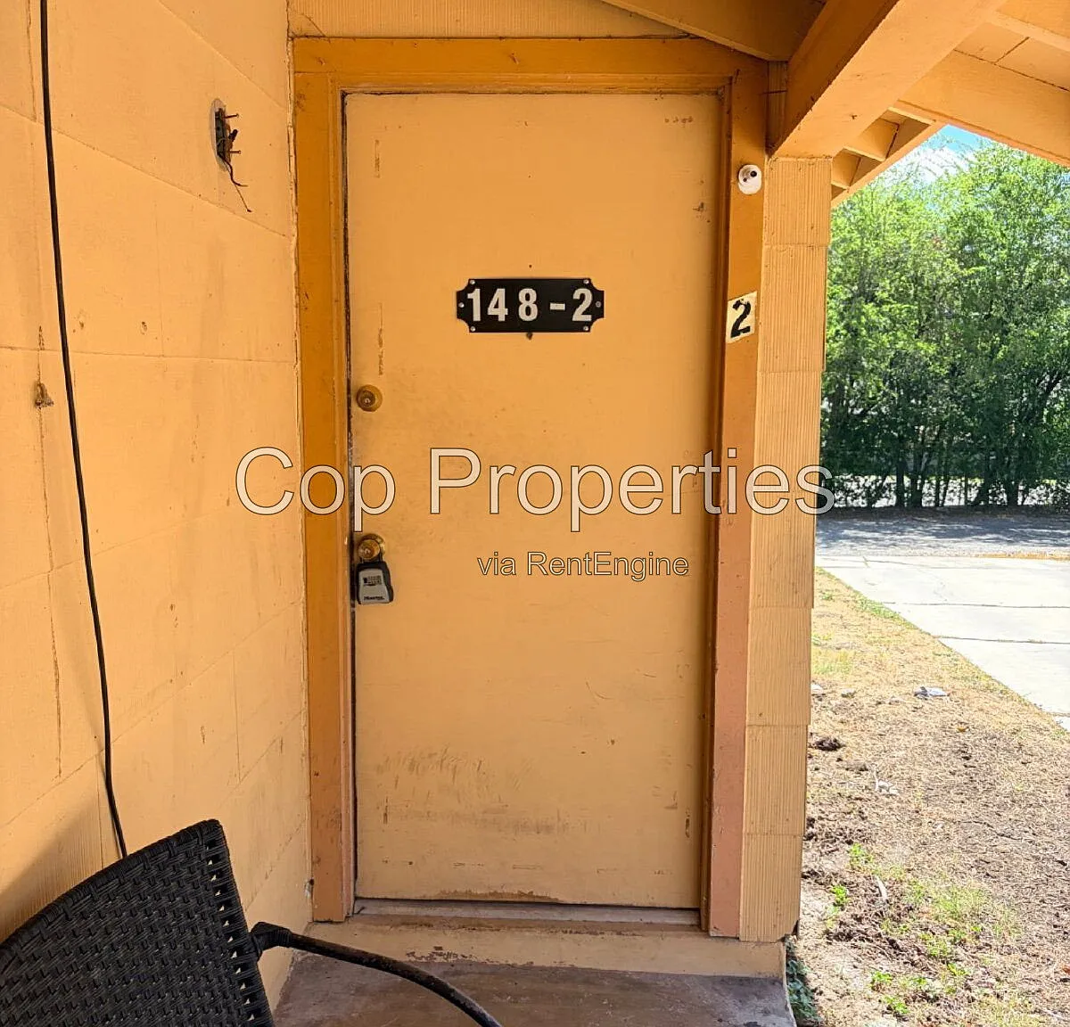 2 bed, 1.0 bath, 734 sqft, $950 — Photo 2
