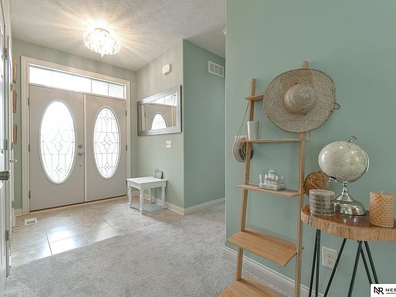 2nd image of 2735 Hoy St