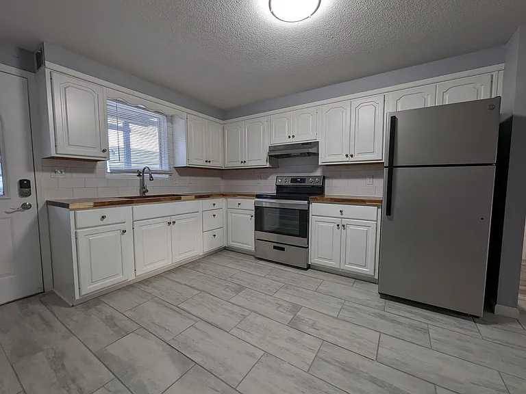 223 Carson St #2 — Photo 1