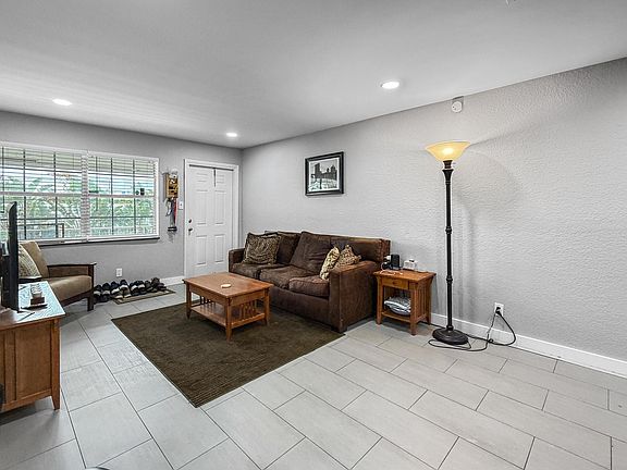 2nd image of 2607 NE 8th Avenue #58