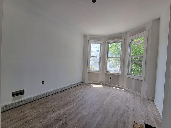 4th image of 328 Sussex Ave #1