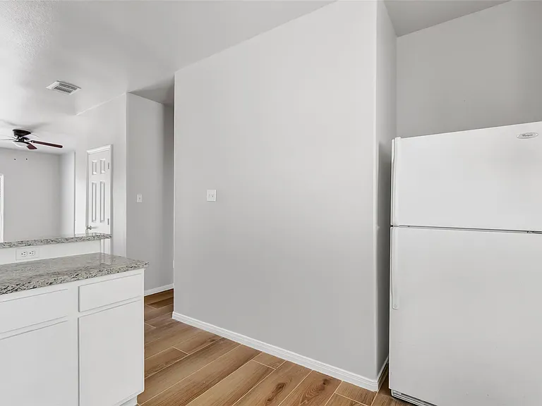 10445 Wicklowe St #1 — Photo 35