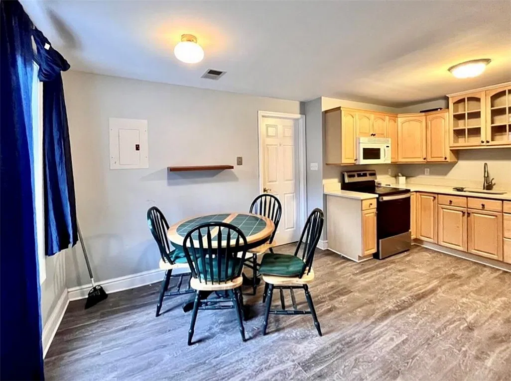 2 bed, 1016 sqft, $1,600 — Photo 2