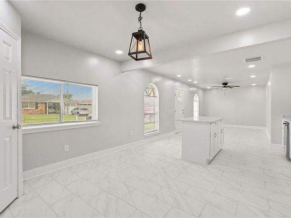 4th image of 313 Blossom Ct
