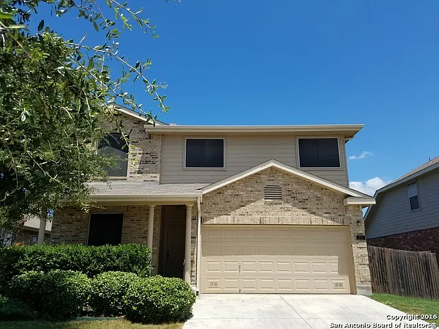 4 bed, 2.5 bath, 2342 sqft, $2,100 — Photo 2