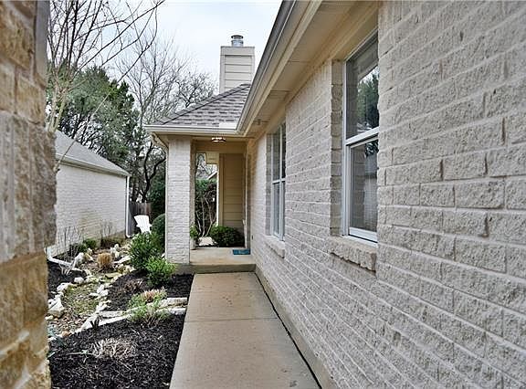 2nd image of 33 Troon Dr