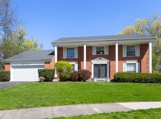 315 Red Coach Ln, Northbrook, IL 60062