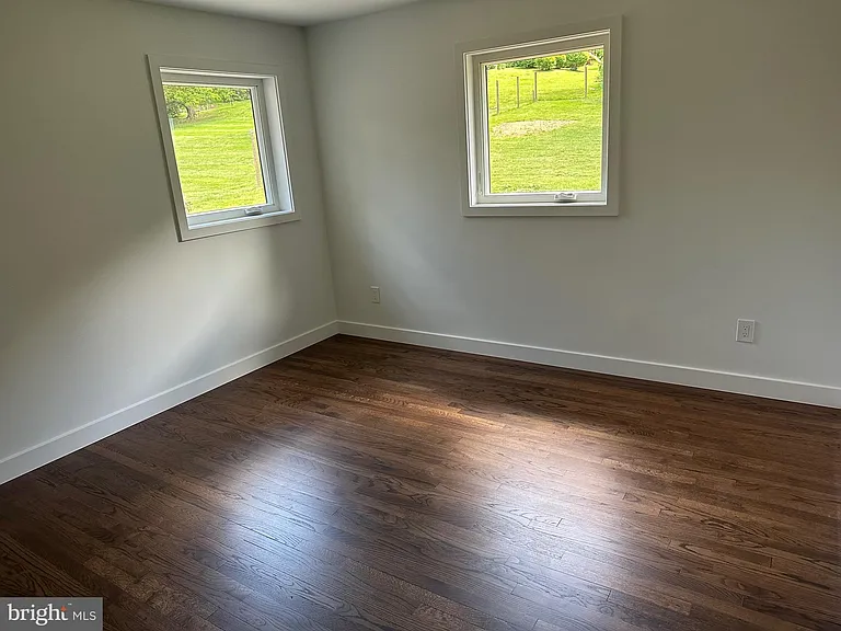 713 Woodfield Rd — Photo 28
