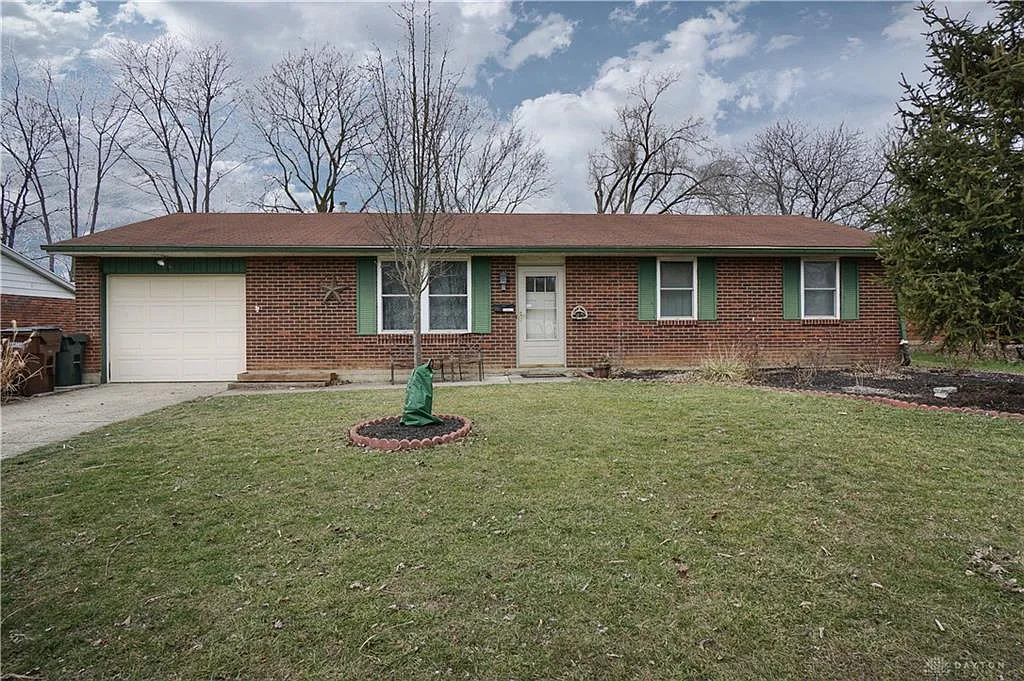 3 bed, 1.0 bath, 1293 sqft, $1,950 — Photo 1