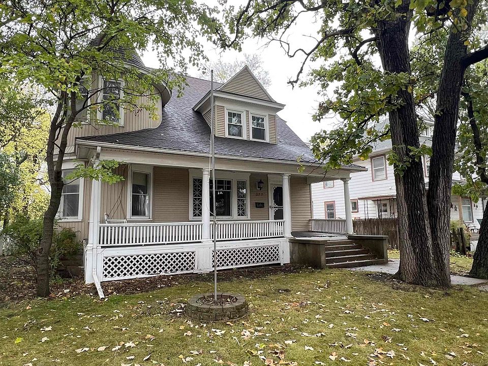 1st image of 322 3rd St NE