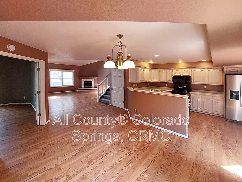 4 bed, 3.5 bath, 3200 sqft, $2,600 — Photo 4
