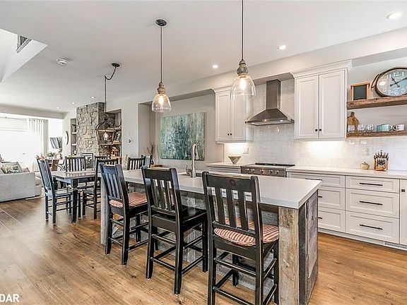 3rd image of 57 Rockmount Cres