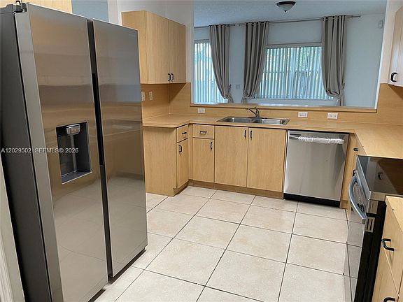4th image of 7980 S Southwood Cir #0