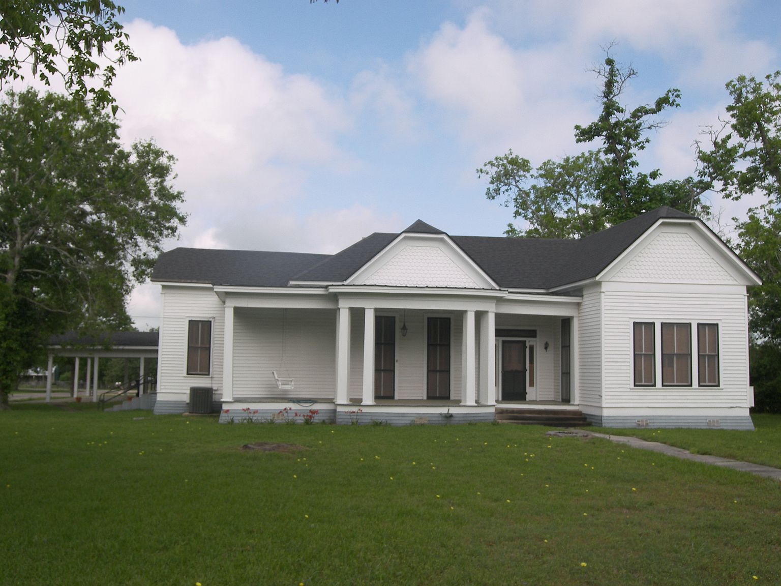 304 S Summit St, Weimar, TX 78962 Zillow