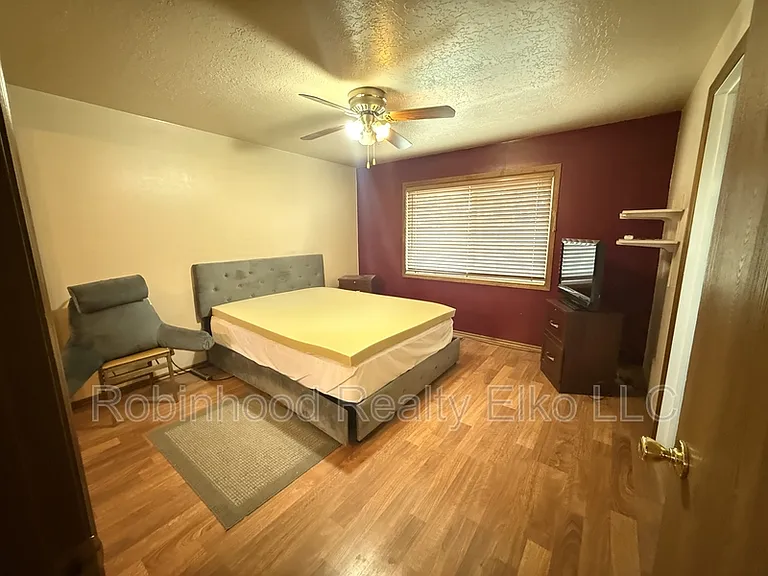 942 Bronco Dr — Photo 12