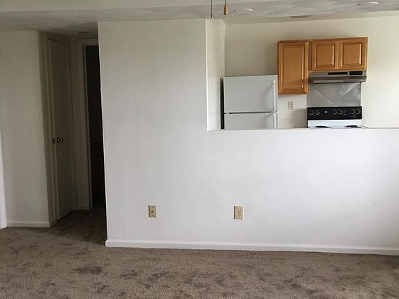3rd image of 9517 16th Bay St