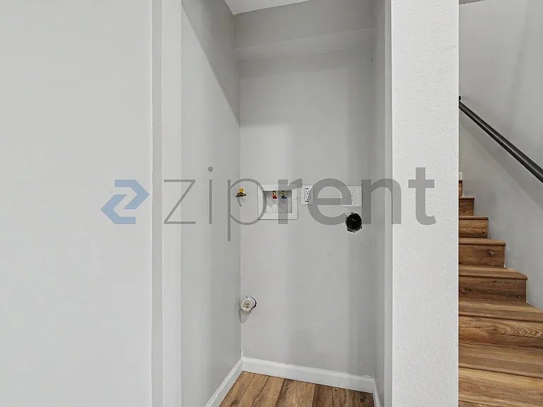1204 W 50th St — Photo 10