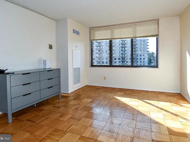 5225 Pooks Hill Rd #803N — Photo 9