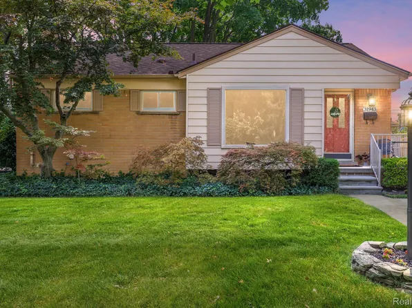 31943 Windsor St, Garden City, MI 48135