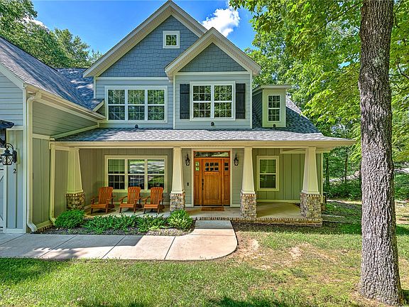 3rd image of 2 Hill Ln