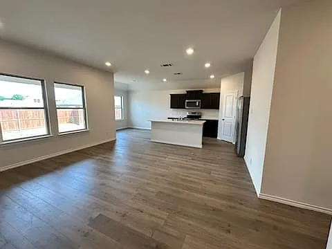3 bed, 1450 sqft, $1,850 — Photo 3