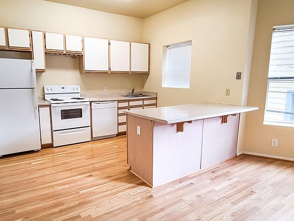 3rd image of 2018 NW Everett St #1B-1Ba